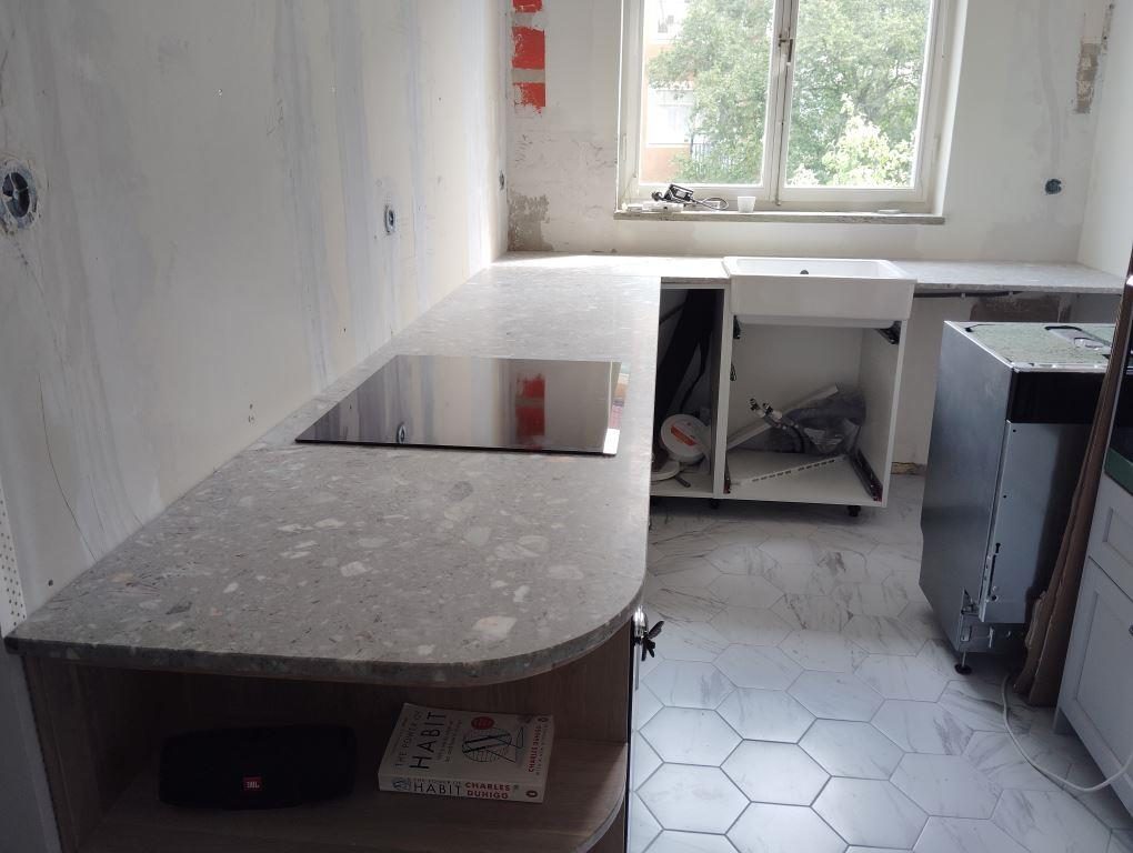 Montering av terrazzo med stödbockar